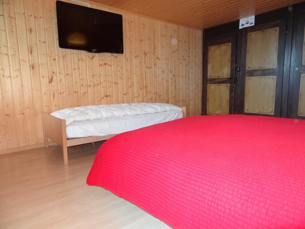 Helvetia Bed & Breakfast Troistorrents Rom bilde